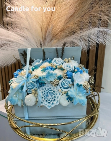 Букет от соев восък, във формата на книга