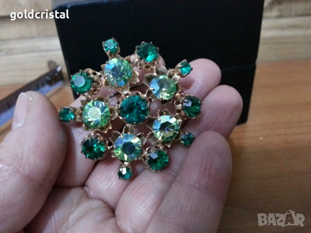 Стара брошка с зелени камъни, снимка 2 - Антикварни и старинни предмети - 35176436