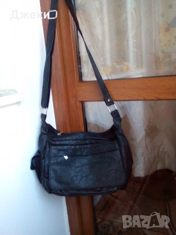 Дамска чанта с много прегради и джобове