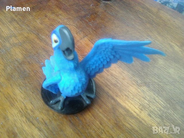 Пластмасова фигурка на папагал