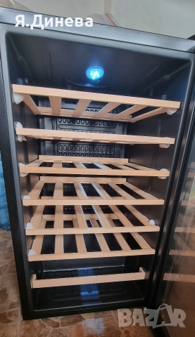 Хладилна витрина Klarstein 95L, снимка 2 - Хладилници - 52799619