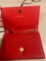 Червена чанта, снимка 4