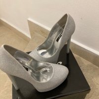 Сребристи токчета , снимка 2 - Дамски елегантни обувки - 43868616