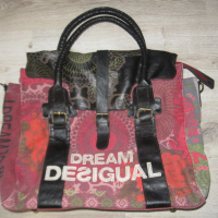 Desigual оригинална дамска чанта, снимка 1 - Чанти - 44911430