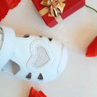 Бебешки сандали за момиче от Естествена кожа, бели с брокатено сърце BUBBLE KIDS, снимка 5 - Детски сандали и чехли - 37161854