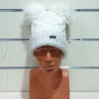 Нова зимна бяла дамска шапка с 2 помпона/пуха, снимка 6 - Шапки - 35488783
