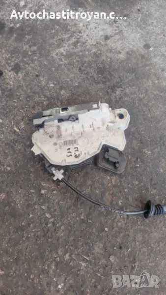 Предна дясна вътрешна брава Skoda Octavia 3 VRS - 5E2 837 016, снимка 1