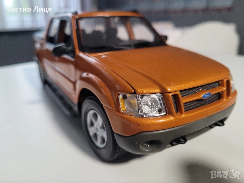 Модел Ford Explorer Sport Trac Orange Maisto 1/18 , снимка 1