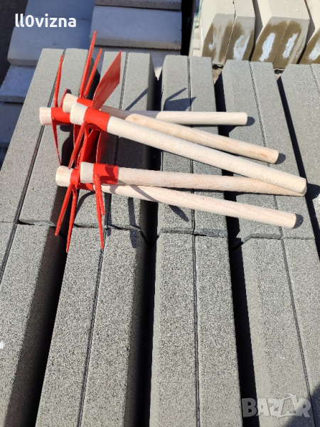 Мотика градинска с два рога, снимка 1