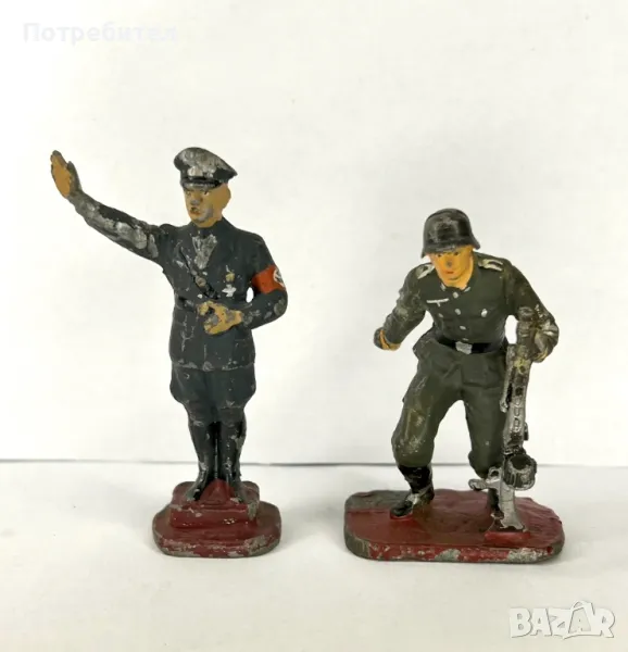 Фигурка на Хитлер и немски войник, снимка 1