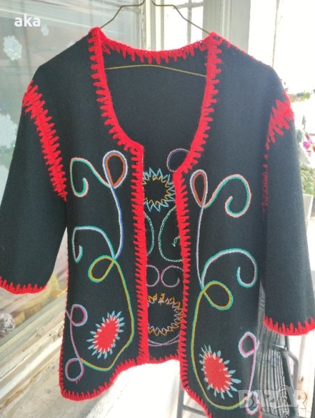 бродиран елек с ръкави народни мотиви, снимка 1