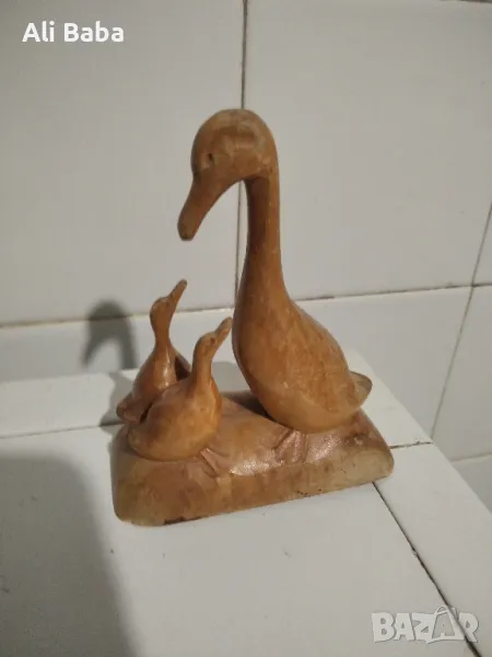 Красива дървена фигура Патица с патета, снимка 1