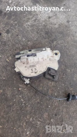 Предна дясна вътрешна брава Skoda Octavia 3 VRS - 5E2 837 016, снимка 1