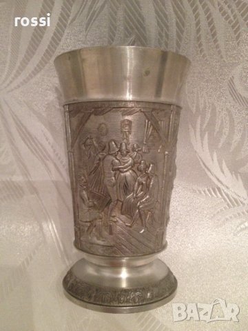 Немска старинна чаша на столче от калай 250 мл. забавни кръчмарски сцени, снимка 1 - Други ценни предмети - 43186312