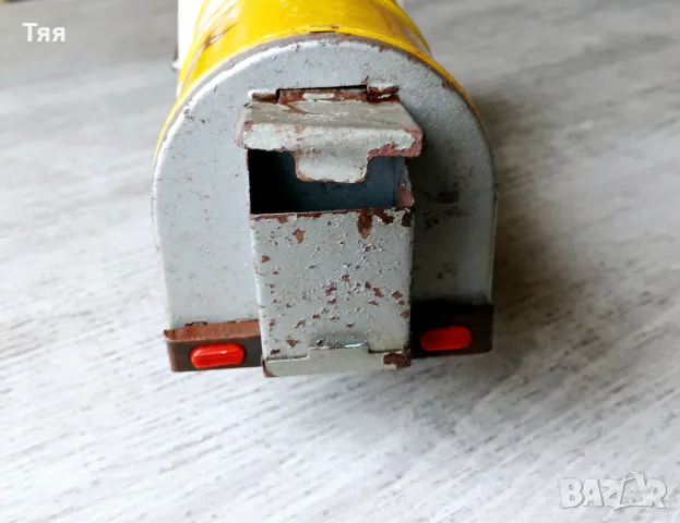 Старо ламаринено камионче , снимка 6 - Антикварни и старинни предмети - 49490126