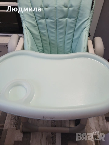 Продавам столче за хранене на марката Cangaroo.