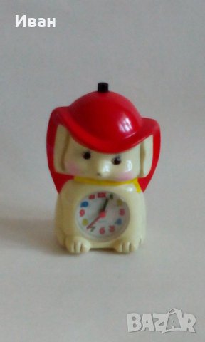Будилник куче с пожарникарска шапка, 8х10х14 см - само по телефон!