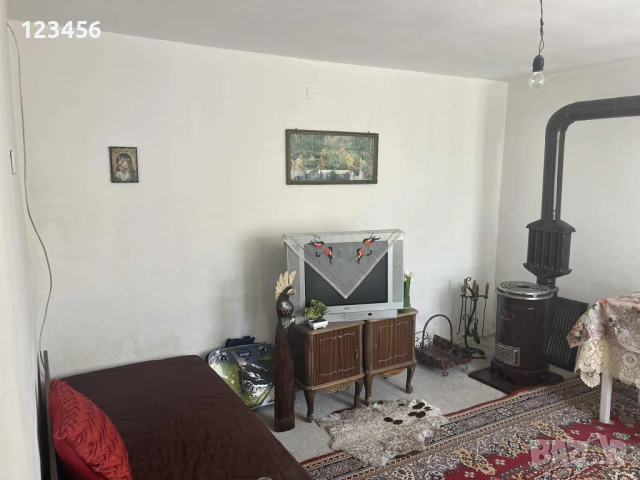 Къща с двор 2,2дка в с.Златовръх , снимка 10 - Къщи - 50954343