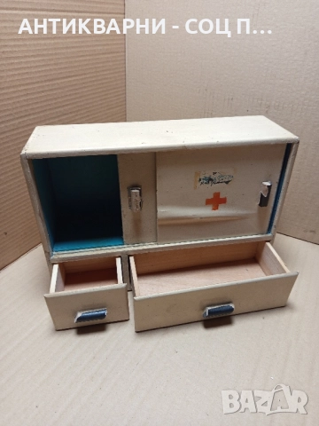 Соц Стара Дървена Аптечка. , снимка 3 - Антикварни и старинни предмети - 52566456