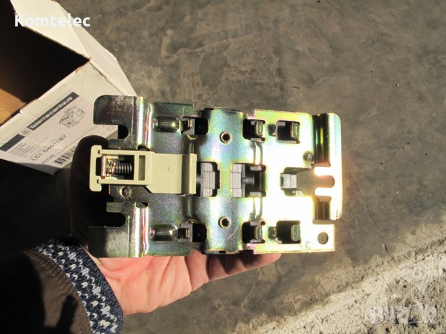 Контактор telemecanique LC1 D4011B7, снимка 4 - Резервни части за машини - 28377459