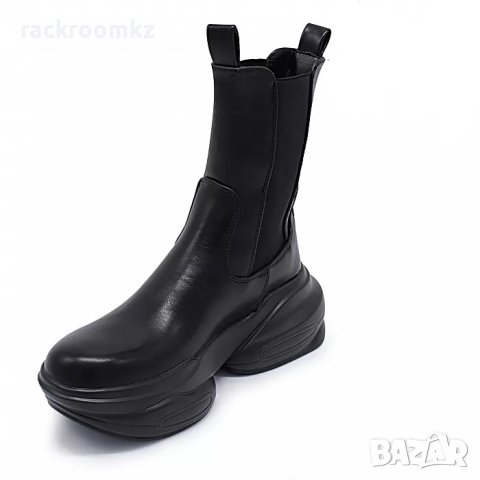 Дамски боти на платформа с ласти в черен цвят и златисти елементи, снимка 3 - Дамски боти - 43398459