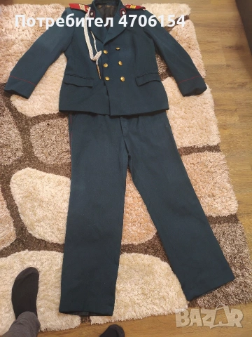 Парадна военна униформа 