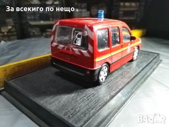 Колекционерски, пожарникарски камиони и коли различни народности и години, снимка 3 - Колекции - 27366845