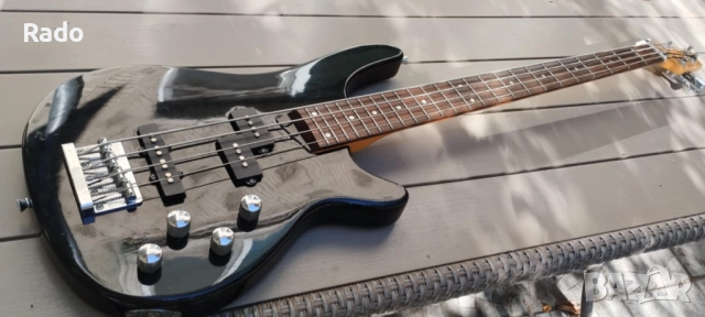 Продавам бас китара "Santander"