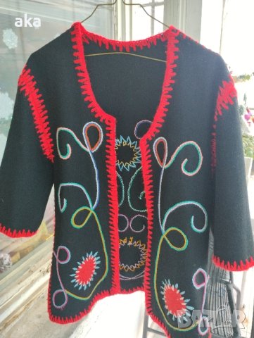 бродиран елек с ръкави народни мотиви