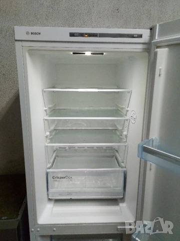 Хладилник с фризер Bosch, снимка 3 - Хладилници - 52393558