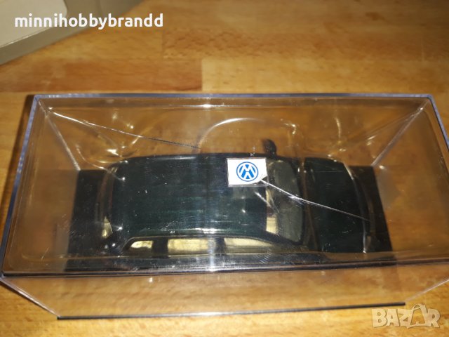 Volkswagen Touareg 1.43 V 10 TDI Green petrolium Minichamps., снимка 13 - Колекции - 40389103