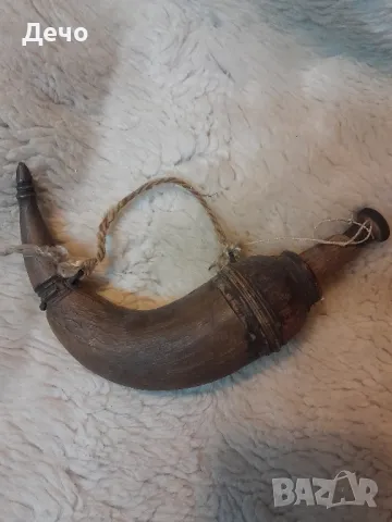 100+ годишна Изключително Автентична Рогова барутница близка до Музеен експонат