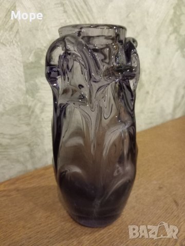 стъклена ваза лилаво стъкло
