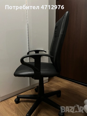 Удобен офисен стол от JYSK, снимка 3 - Столове - 53145156