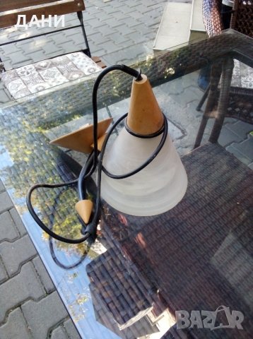 Продава декортивна лампа, Икеа, с дълъг шнур,с дървени орнаменти, , снимка 5 - Лампи за таван - 38070404