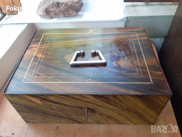 Стара каса сейф касетка банка с ключ, снимка 2 - Антикварни и старинни предмети - 51596624