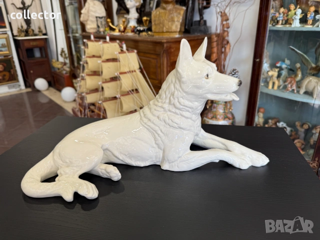 Порцеланова фигура на Немска Овчарка от Goebel. №7880