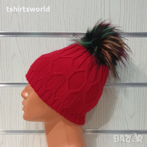 Нова зимна дамска червена шапка с шарен помпон/пух, снимка 3 - Шапки - 35478427