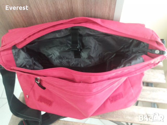 Levis  голяма червена чанта от брезент, снимка 4 - Чанти - 32543892