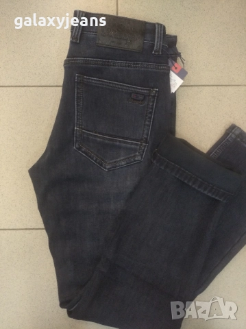 New sky- ватирани прави дънки, цвят индиго, почти неизбелени, изчистени, с лек еластан