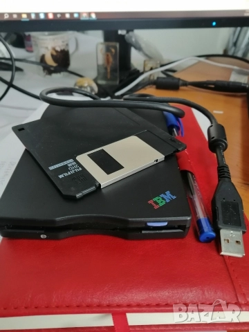 USB Флопидисково устройство IBM, снимка 4 - Кабели и адаптери - 52926161