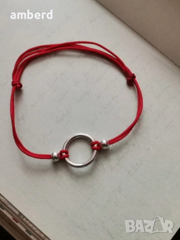Гривна със сребърен елемент и червен конец, снимка 2 - Гривни - 52114667