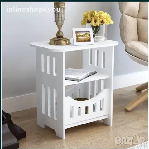 Декоративна компактна маса за хол или стая.