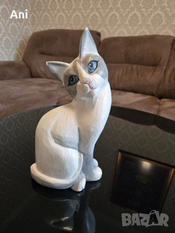 Статуетка "Бяло коте"