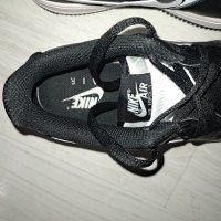 Детски маратонки Nike номер 35.5, снимка 2 - Детски маратонки - 43435546