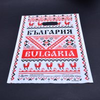 Сувенирна подаръчна торбичка декорирана със стилизирани български шевици 25 см Х 20 см - 100 бр, снимка 2 - Друго търговско оборудване - 43957484