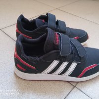 Детски маратонки ADIDAS, снимка 1 - Детски маратонки - 38037251