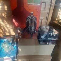 Статуетка Kotobukiya DC Comics: Batman - Last Knight on Earth (ARTFX), 30 cm, снимка 8 - Колекции - 38895751