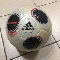 Футболна топка Adidas, снимка 1 - Футбол - 43586712