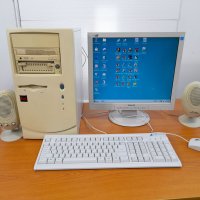 Продавам забележителен ретро компютър с 24 ИГРИ и Windows 98SE., снимка 1 - Геймърски - 43779581